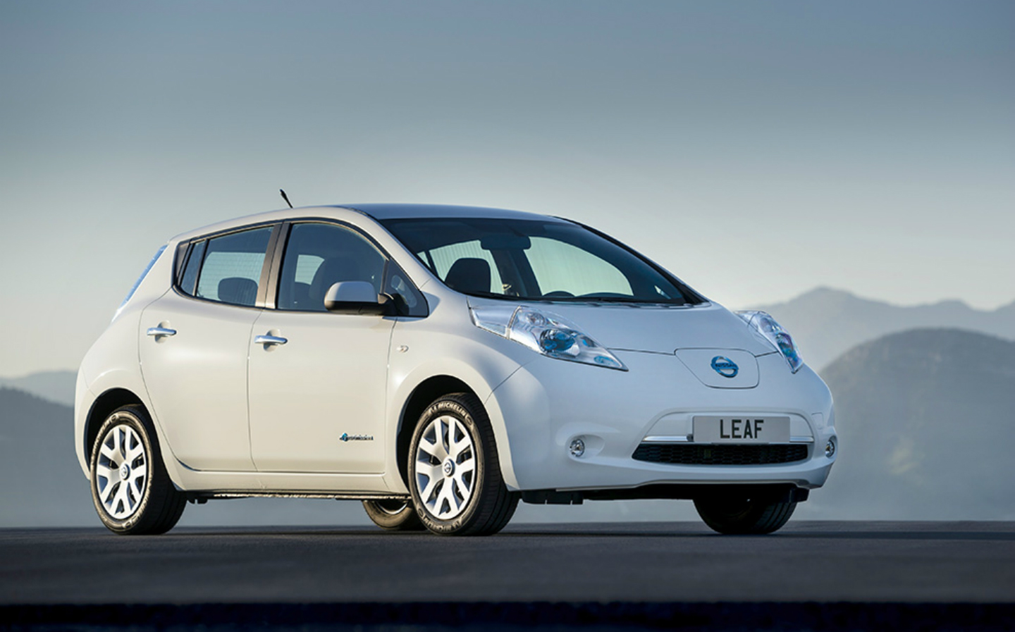 First drive review: Nissan Leaf Tekna (2013)