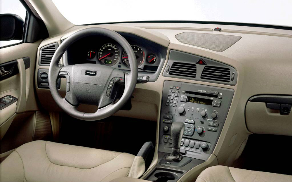 Volvo XC70 interior