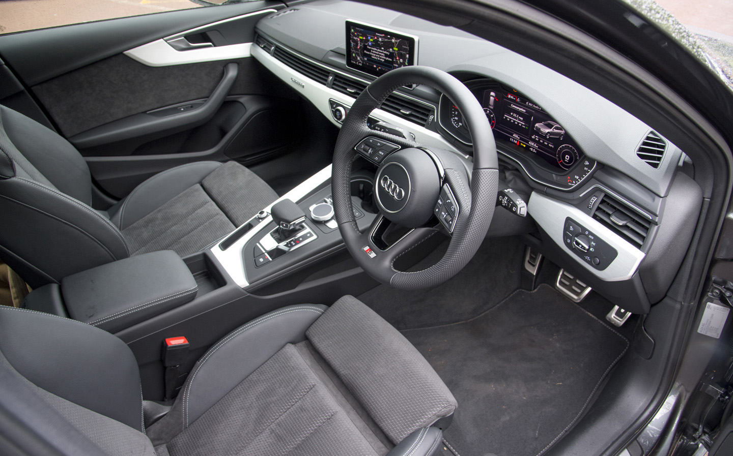Audi A4 Avant S-Line review (B9) - pictures