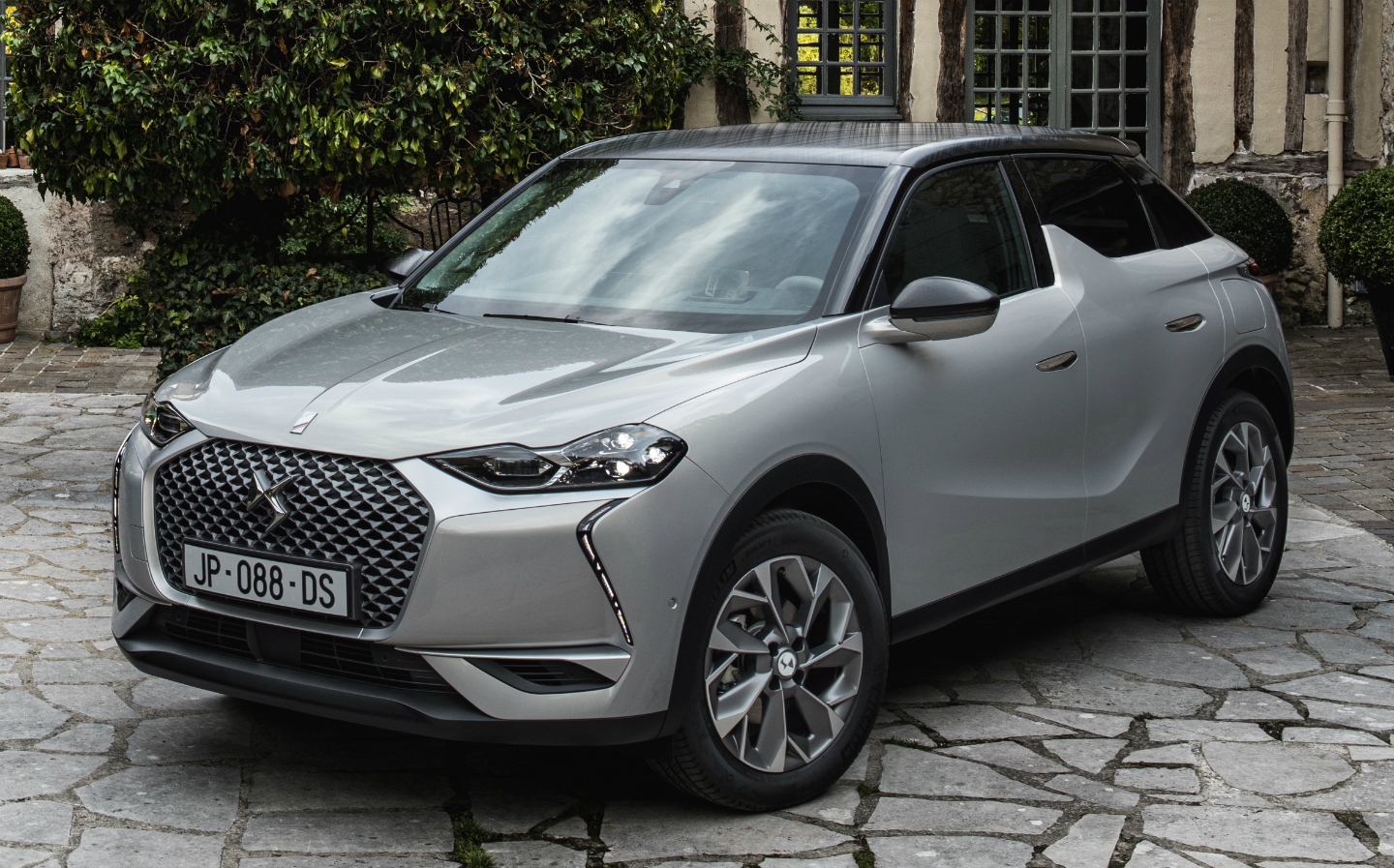 New DS 3 CROSSBACK E-TENSE Offers