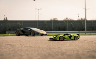 Lamborghini creates replica Sián from 400,000 Lego pieces