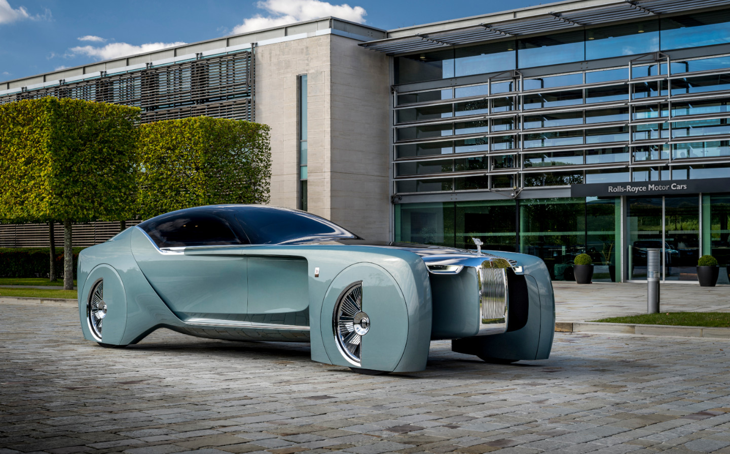 Rolls Royces First Electric Car Gets A Name Silent Shadow