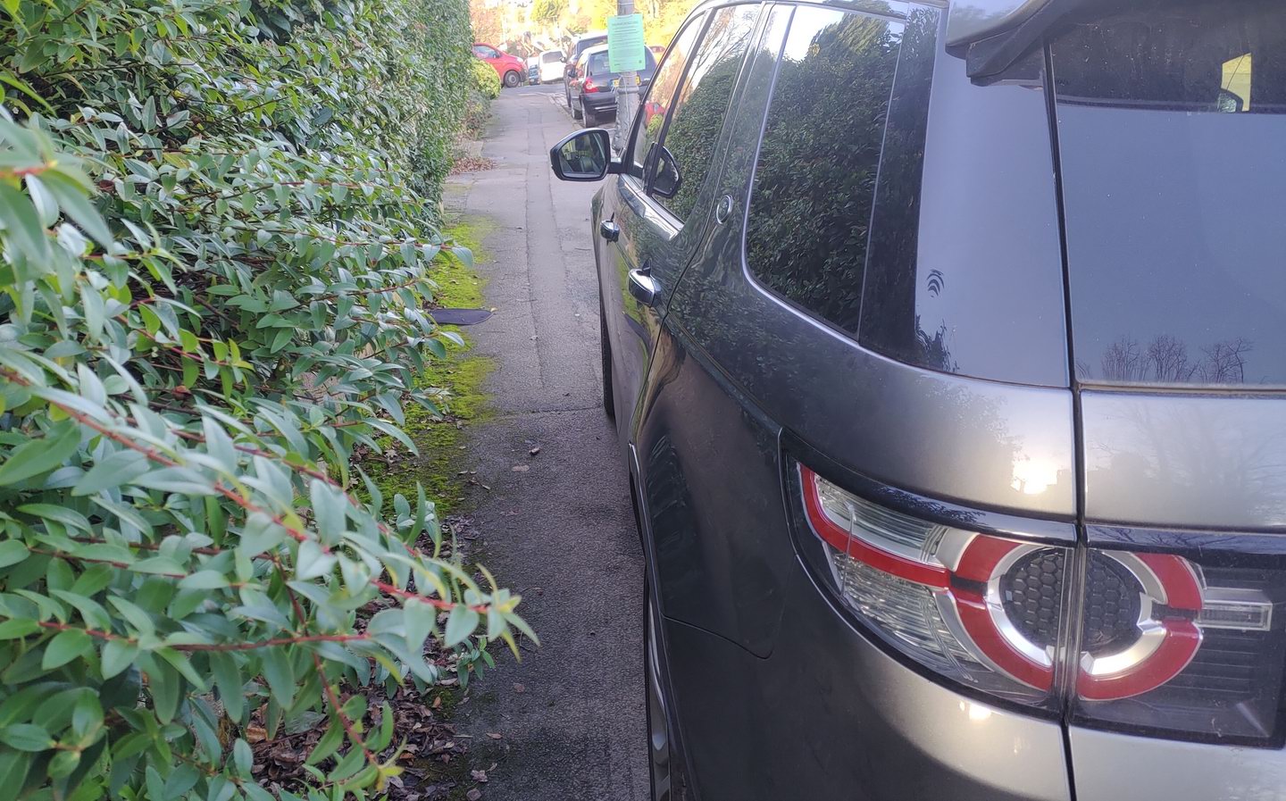 is-it-illegal-to-park-on-a-pavement-in-the-uk