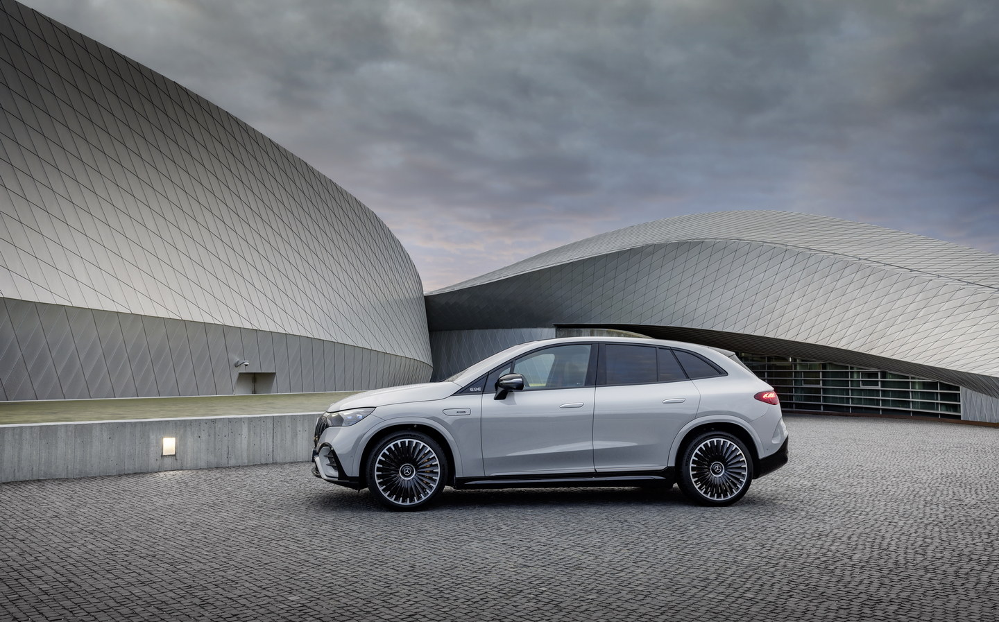 mercedes-amg-eqe-suv-electric-2023-010 - Driving.co.uk from The Sunday ...