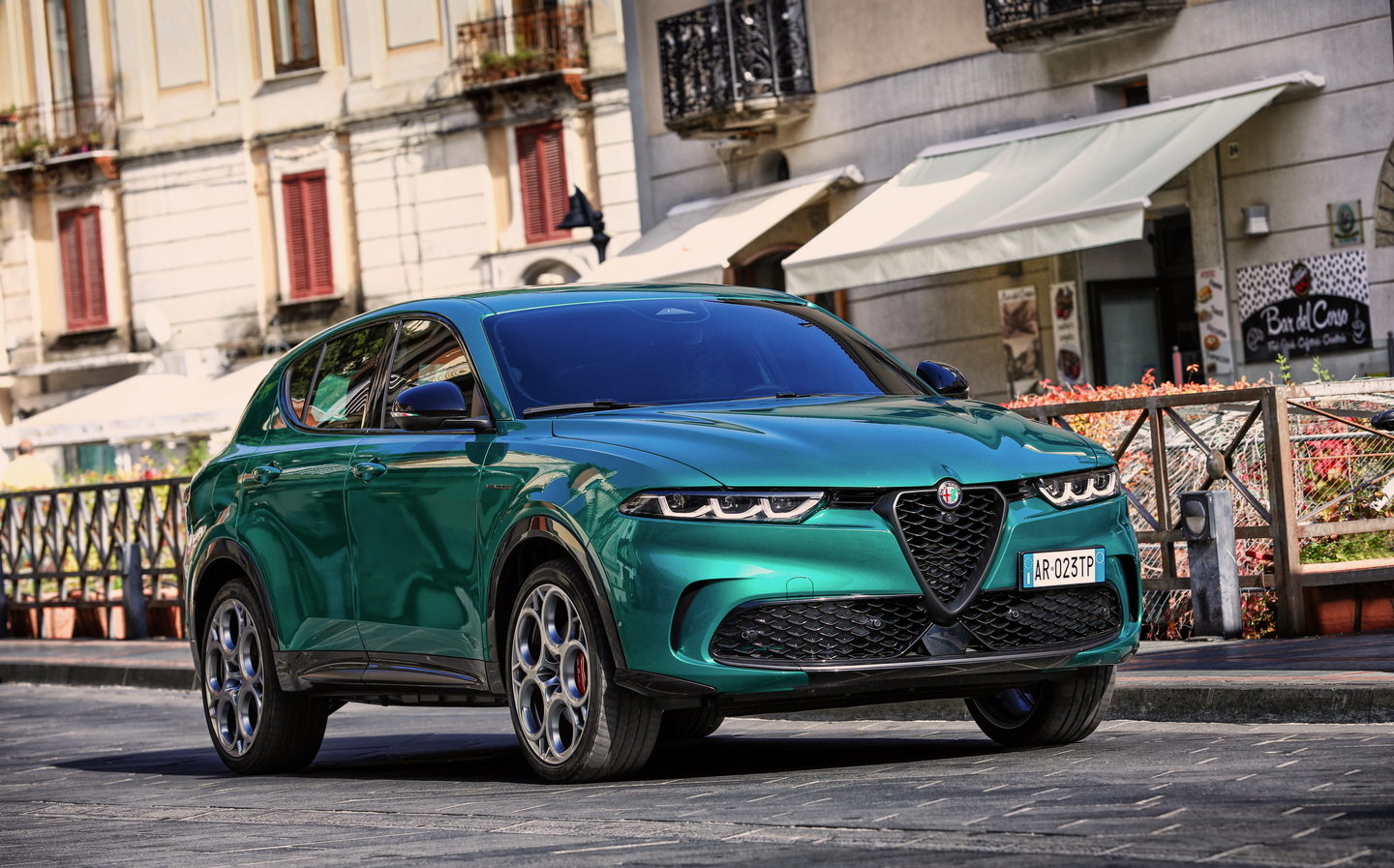 alfa-romeo-tonale-phev-hybrid-green-2023-009 - Driving.co.uk from The ...