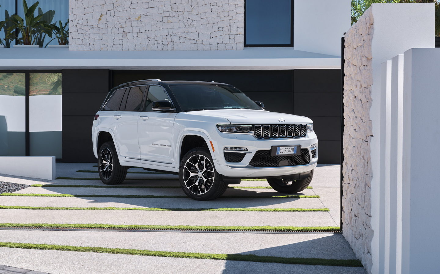 2024 Jeep® Grand Cherokee Images