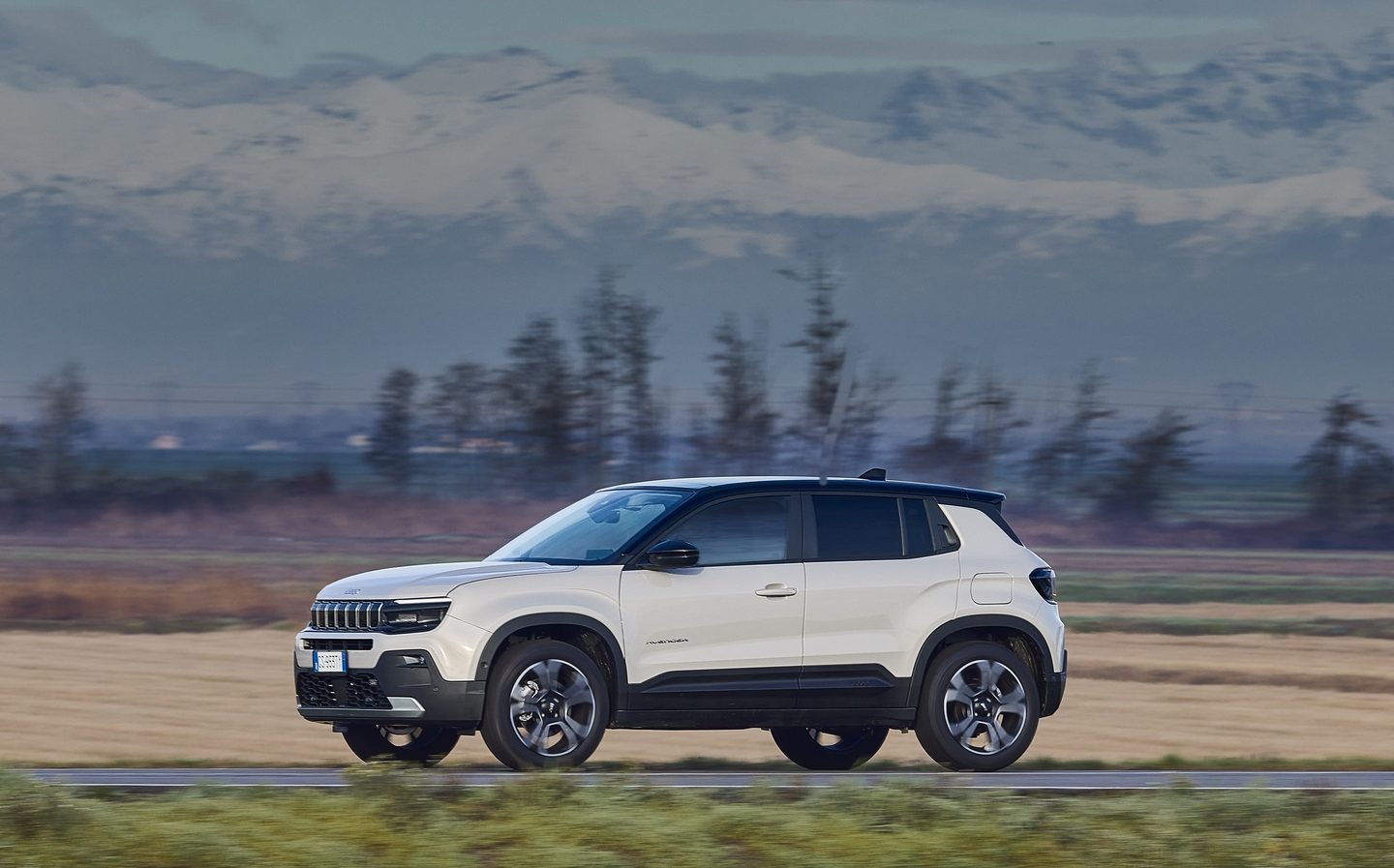 Jeep-Avenger-e-hybrid-2024-beige-009 - Driving.co.uk from The Sunday Times