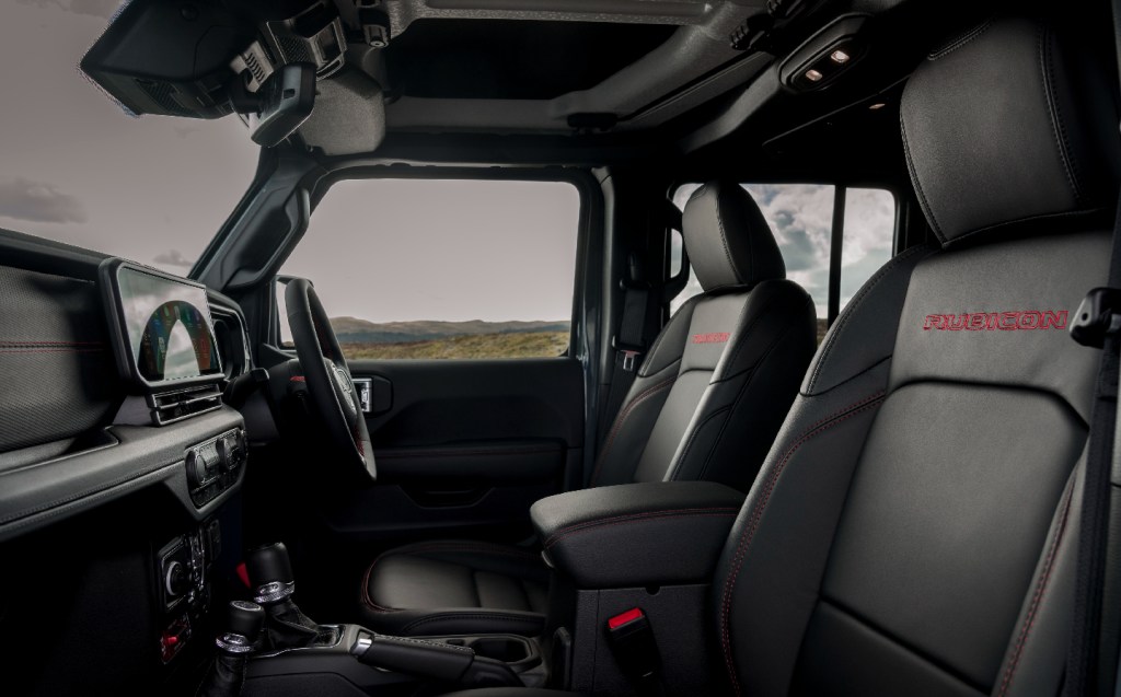 Jeep Wrangler Rubicon 2024 interior