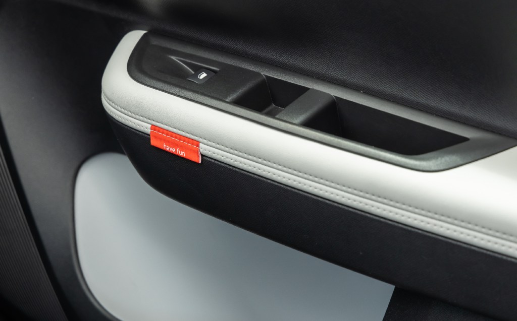 Citroën e-C3 "have fun" tag in door armrest