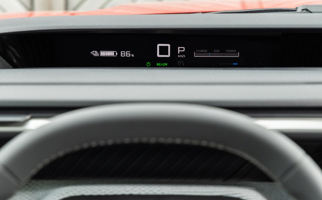Citroën e-C3 interior "head-up display" (actually a digital drivers' display)