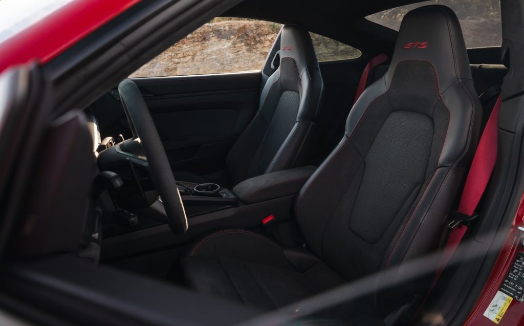 Porsche 911 Carrera 4 GTS Coupé