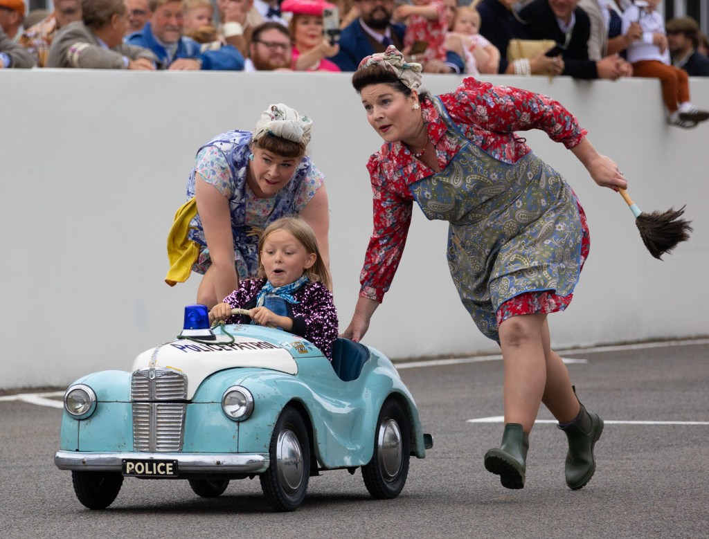 The J40 course car gets a boost from a pair of washer women. Photo: Peter Tarry for The Sunday Times