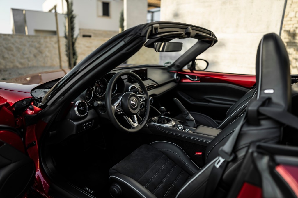 Mazda MX-5 interior