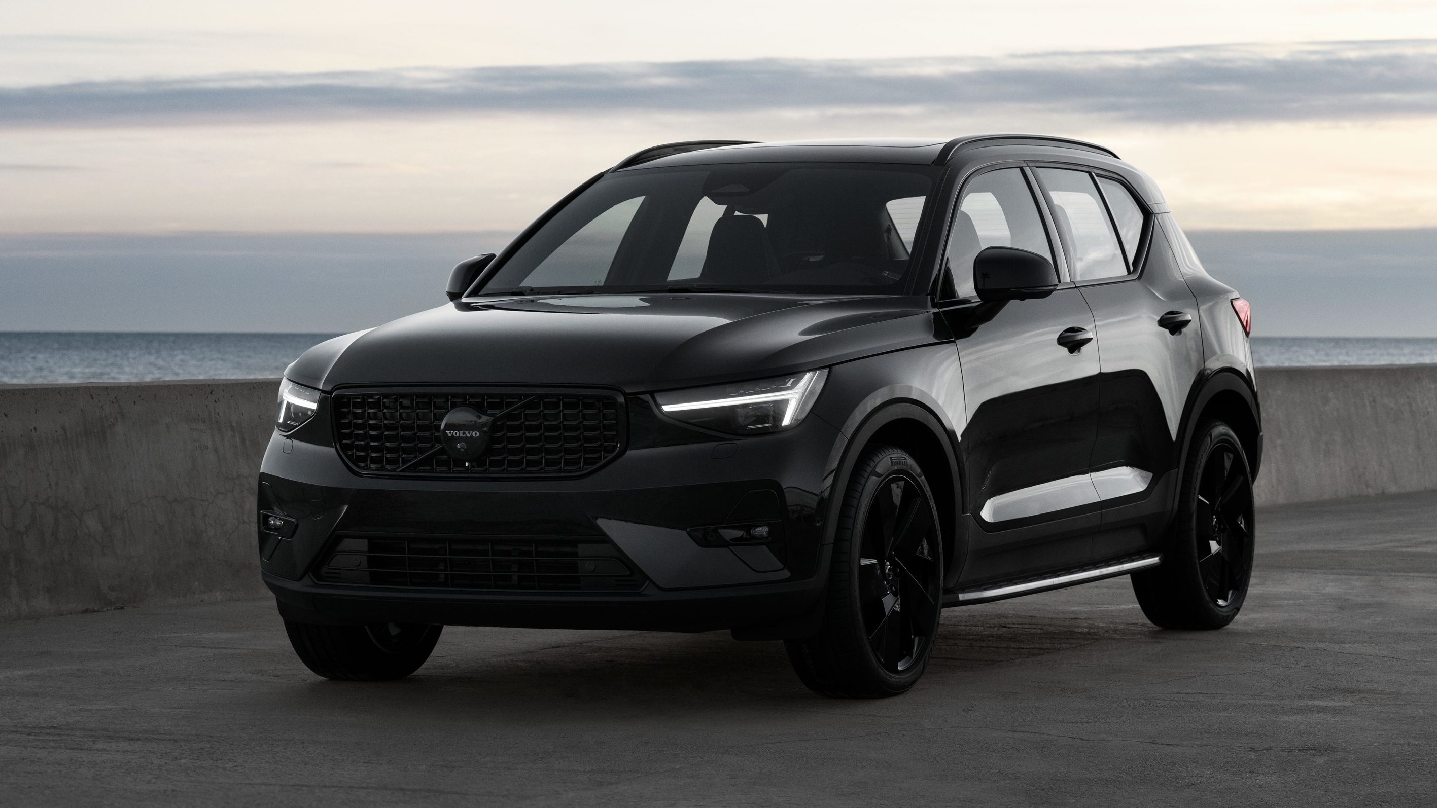 2024 Volvo XC40 Black Edition