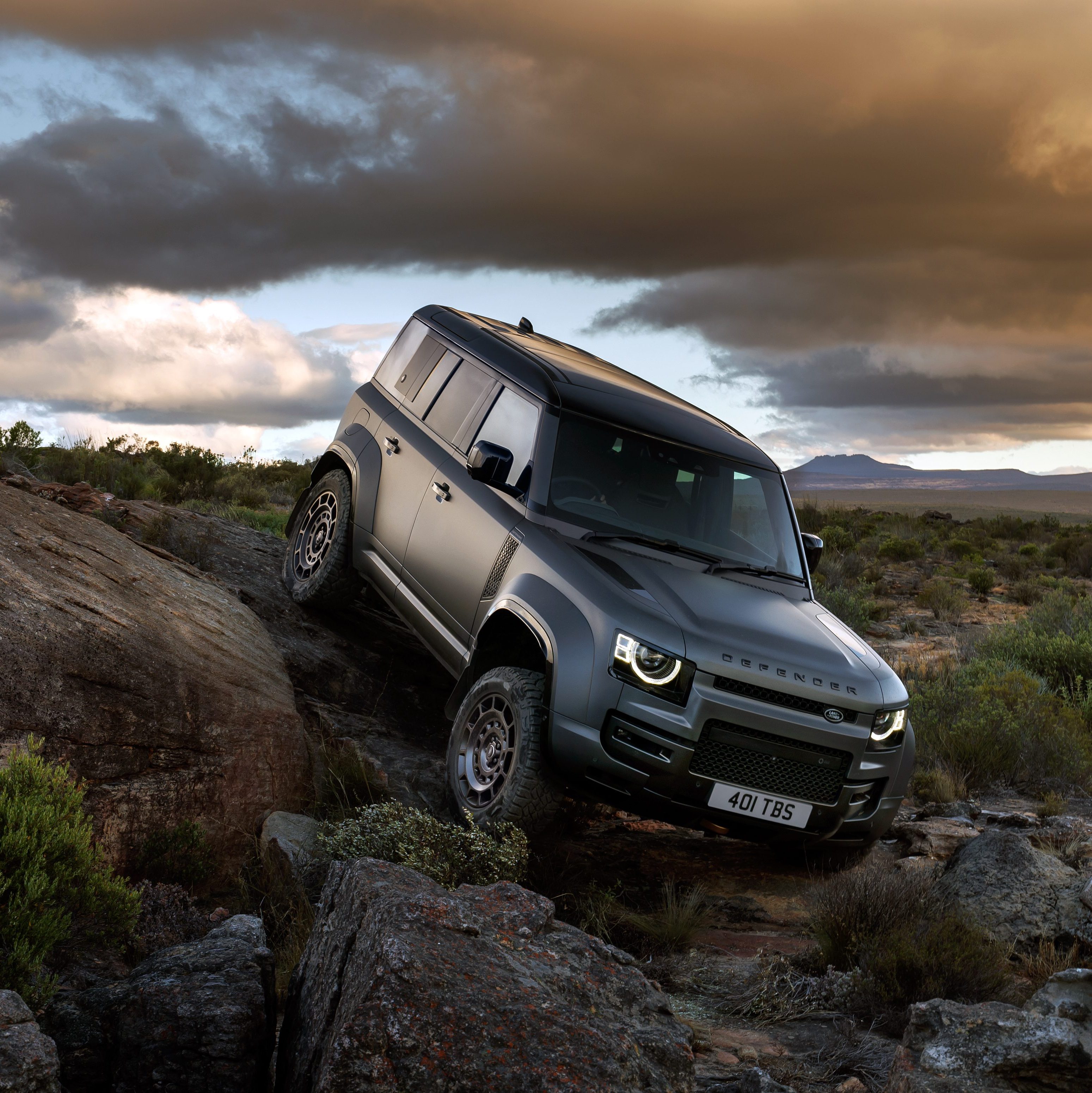 Land Rover Defender Octa rock crawling