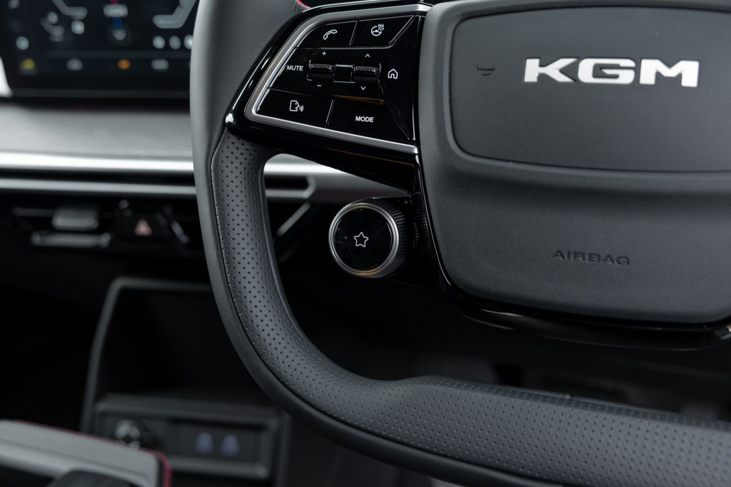 Close-up of the favourites button on the steering wheel of the KGM Actyon